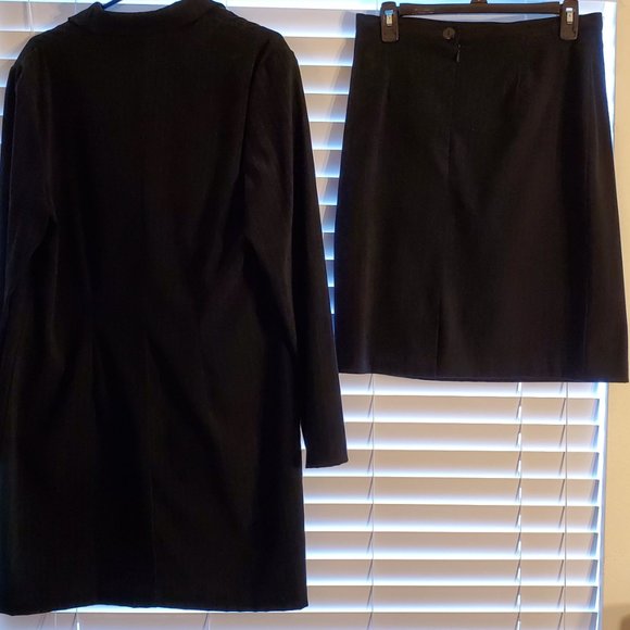 Maren Woman's Suit Size 12 - Picture 4 of 4